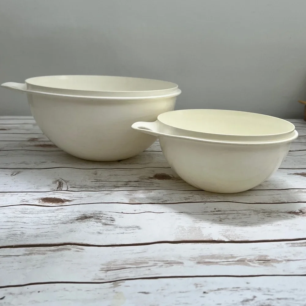 Tupperware Mixing Bowls Cream Off-White Nesting Thumb Hole Set‎ of 2